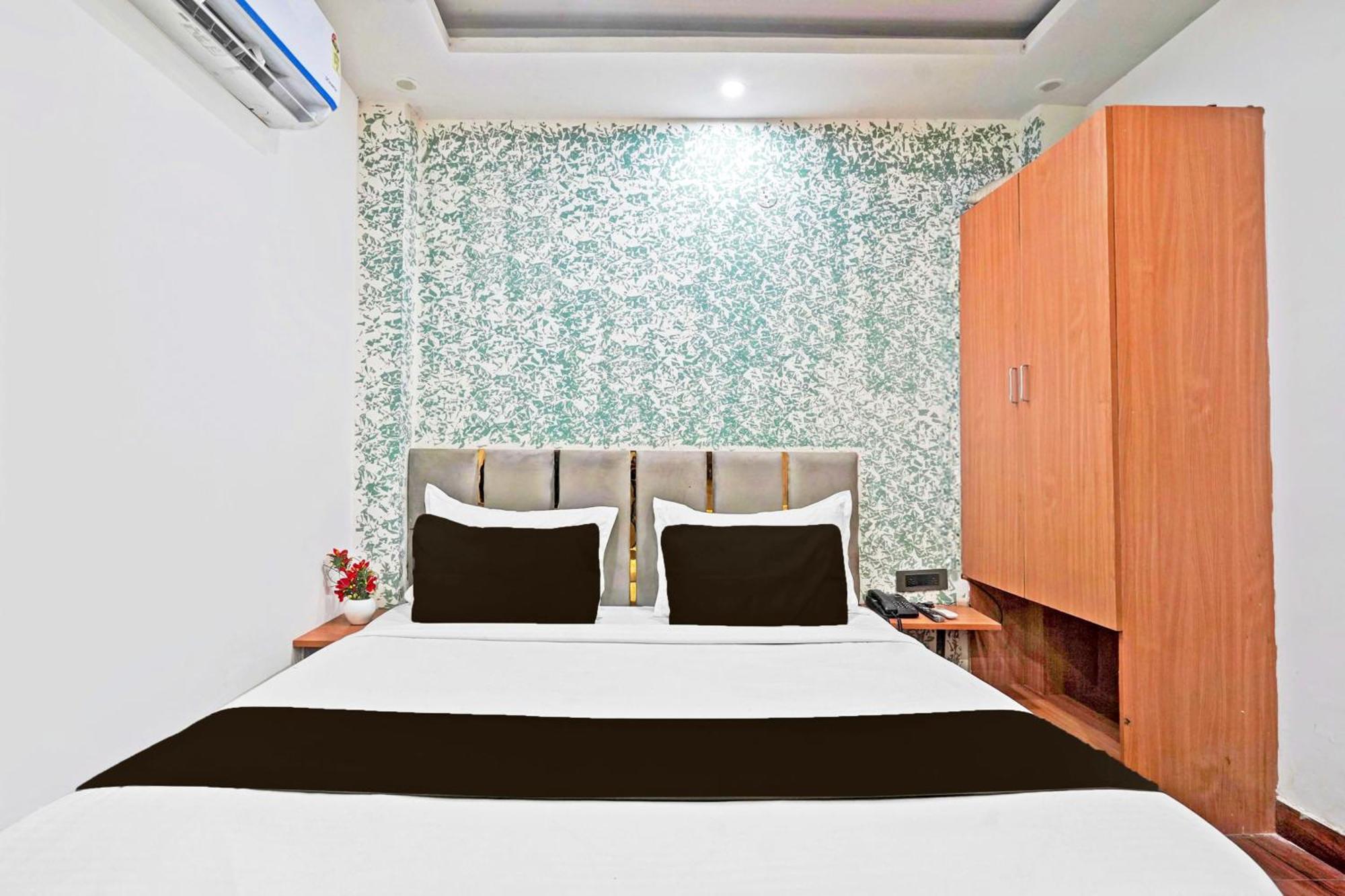Twamev Residency Hotel New Delhi Exterior photo