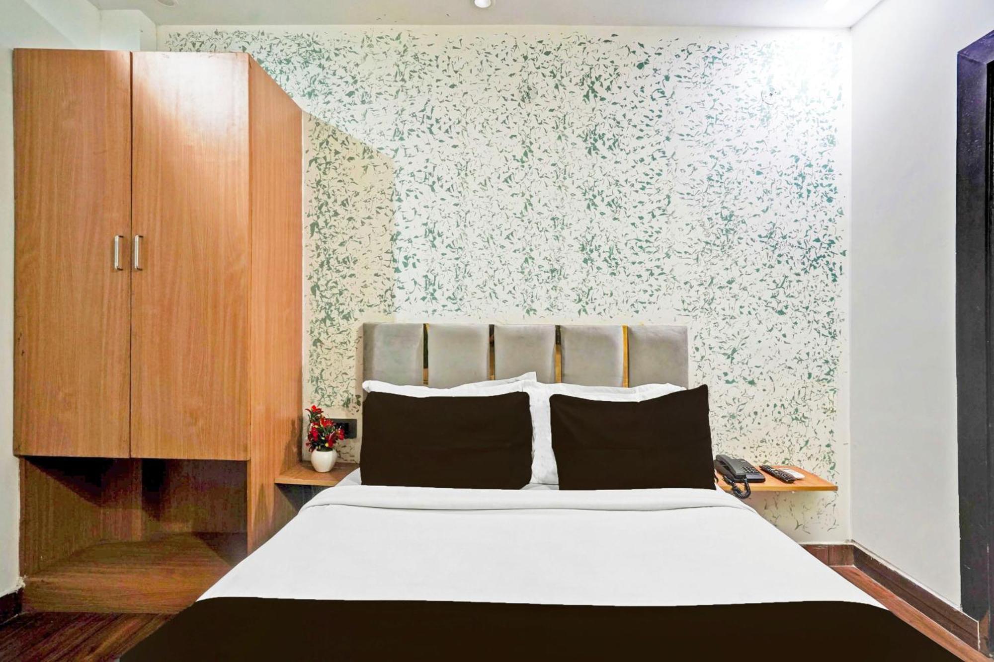 Twamev Residency Hotel New Delhi Exterior photo